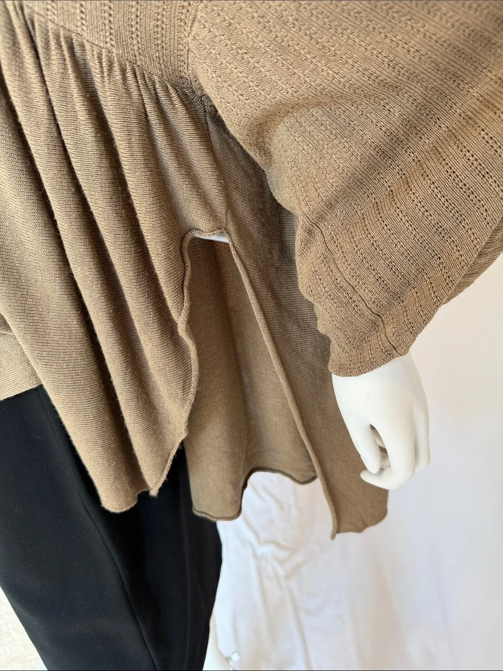 Free People Camel V-Neck Balloon Sleeve Knit Tunic